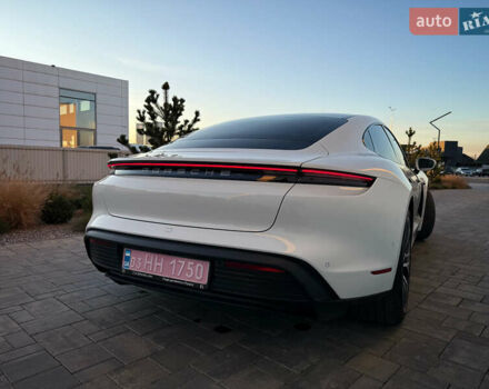 Белый Порше Тайкан, объемом двигателя 0 л и пробегом 100 тыс. км за 51800 $, фото 8 на Automoto.ua
