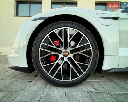 Белый Порше Тайкан, объемом двигателя 0 л и пробегом 100 тыс. км за 51800 $, фото 48 на Automoto.ua