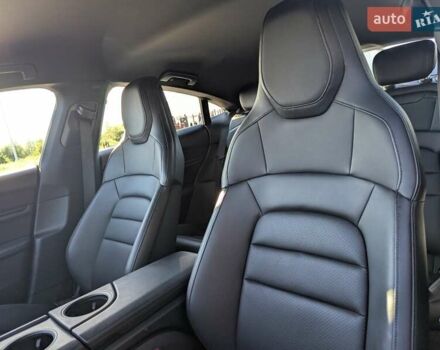 Белый Порше Тайкан, объемом двигателя 0 л и пробегом 77 тыс. км за 59000 $, фото 12 на Automoto.ua