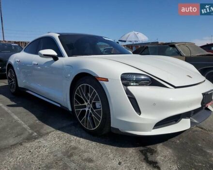 Белый Порше Тайкан, объемом двигателя 0 л и пробегом 23 тыс. км за 38000 $, фото 3 на Automoto.ua