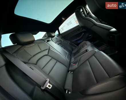 Белый Порше Тайкан, объемом двигателя 0 л и пробегом 100 тыс. км за 51800 $, фото 32 на Automoto.ua