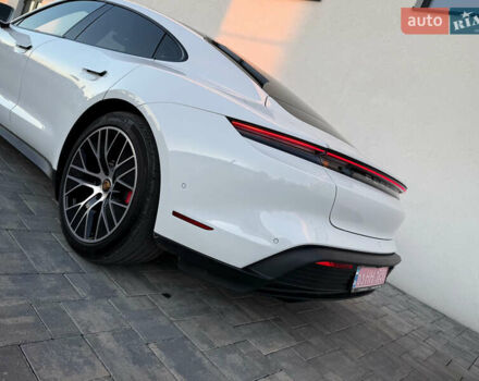 Белый Порше Тайкан, объемом двигателя 0 л и пробегом 100 тыс. км за 51800 $, фото 47 на Automoto.ua