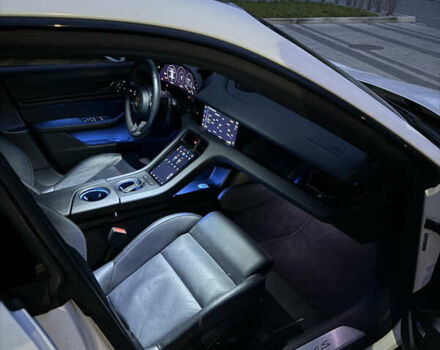 Белый Порше Тайкан, объемом двигателя 0 л и пробегом 101 тыс. км за 48000 $, фото 12 на Automoto.ua