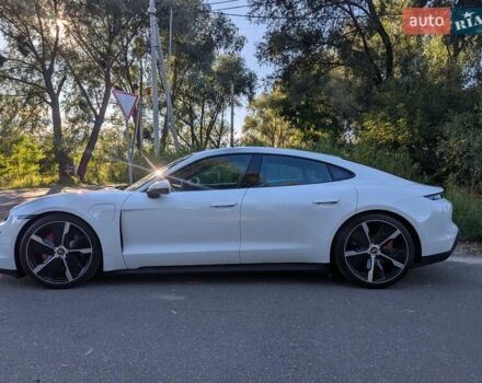 Белый Порше Тайкан, объемом двигателя 0 л и пробегом 77 тыс. км за 59000 $, фото 16 на Automoto.ua
