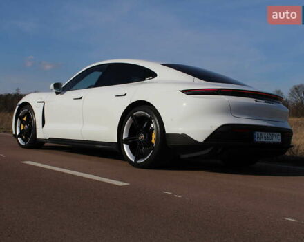 Белый Порше Тайкан, объемом двигателя 0 л и пробегом 68 тыс. км за 79700 $, фото 12 на Automoto.ua