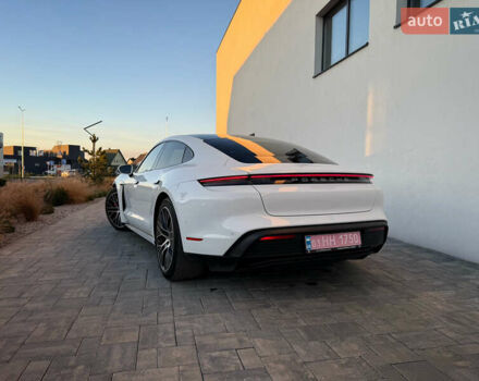 Белый Порше Тайкан, объемом двигателя 0 л и пробегом 100 тыс. км за 51800 $, фото 12 на Automoto.ua