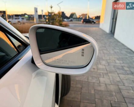 Белый Порше Тайкан, объемом двигателя 0 л и пробегом 100 тыс. км за 51800 $, фото 6 на Automoto.ua