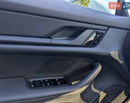 Белый Порше Тайкан, объемом двигателя 0 л и пробегом 77 тыс. км за 59000 $, фото 13 на Automoto.ua