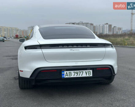 Белый Порше Тайкан, объемом двигателя 0 л и пробегом 52 тыс. км за 59900 $, фото 3 на Automoto.ua