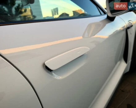 Белый Порше Тайкан, объемом двигателя 0 л и пробегом 100 тыс. км за 51800 $, фото 7 на Automoto.ua