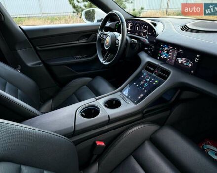 Белый Порше Тайкан, объемом двигателя 0 л и пробегом 100 тыс. км за 51800 $, фото 33 на Automoto.ua