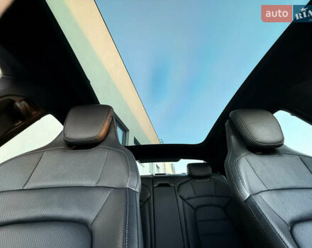 Белый Порше Тайкан, объемом двигателя 0 л и пробегом 100 тыс. км за 51800 $, фото 36 на Automoto.ua