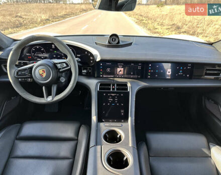 Белый Порше Тайкан, объемом двигателя 0 л и пробегом 68 тыс. км за 79700 $, фото 21 на Automoto.ua