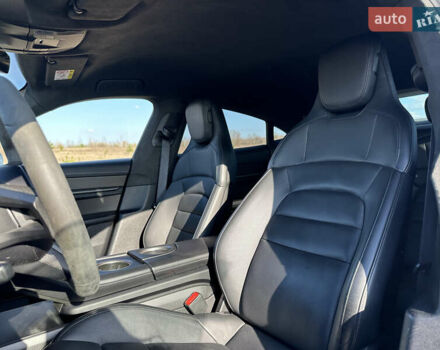 Белый Порше Тайкан, объемом двигателя 0 л и пробегом 68 тыс. км за 79700 $, фото 19 на Automoto.ua