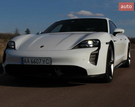 Белый Порше Тайкан, объемом двигателя 0 л и пробегом 68 тыс. км за 79700 $, фото 2 на Automoto.ua
