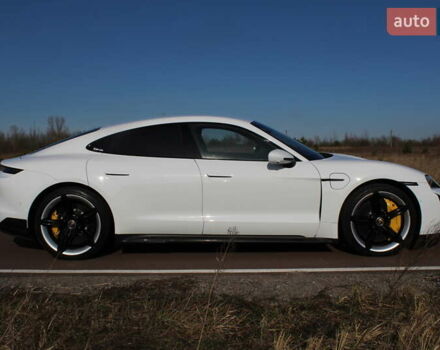 Белый Порше Тайкан, объемом двигателя 0 л и пробегом 68 тыс. км за 79700 $, фото 5 на Automoto.ua