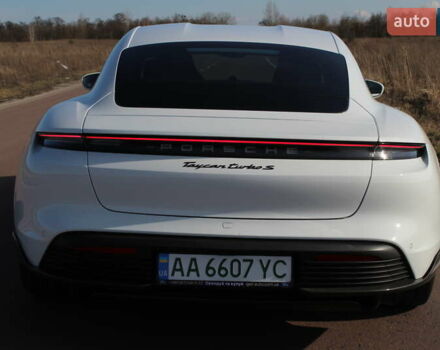 Белый Порше Тайкан, объемом двигателя 0 л и пробегом 68 тыс. км за 79700 $, фото 11 на Automoto.ua
