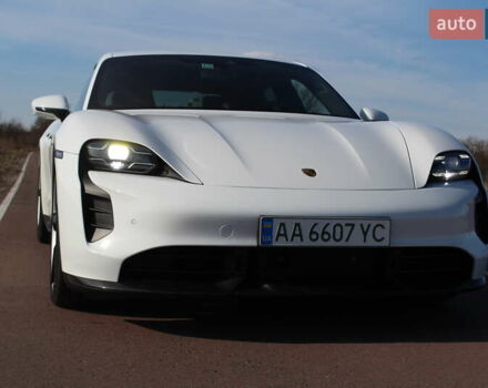 Белый Порше Тайкан, объемом двигателя 0 л и пробегом 68 тыс. км за 79700 $, фото 4 на Automoto.ua