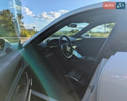 Белый Порше Тайкан, объемом двигателя 0 л и пробегом 77 тыс. км за 59000 $, фото 8 на Automoto.ua