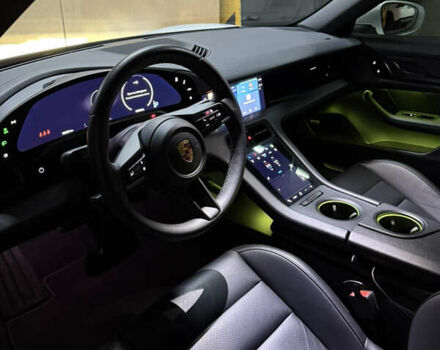 Белый Порше Тайкан, объемом двигателя 0 л и пробегом 79 тыс. км за 54500 $, фото 8 на Automoto.ua