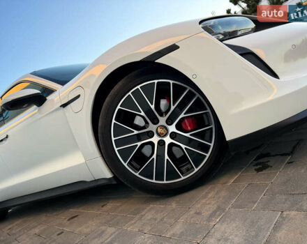 Белый Порше Тайкан, объемом двигателя 0 л и пробегом 100 тыс. км за 51800 $, фото 3 на Automoto.ua