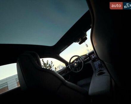 Белый Порше Тайкан, объемом двигателя 0 л и пробегом 100 тыс. км за 51800 $, фото 29 на Automoto.ua