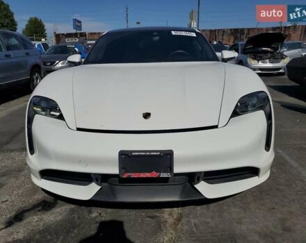 Белый Порше Тайкан, объемом двигателя 0 л и пробегом 23 тыс. км за 38000 $, фото 4 на Automoto.ua