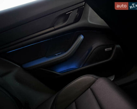 Белый Порше Тайкан, объемом двигателя 0 л и пробегом 100 тыс. км за 51800 $, фото 30 на Automoto.ua