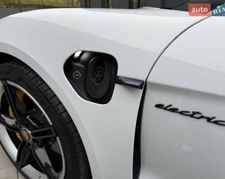 Білий Порше Тайкан, об'ємом двигуна 0 л та пробігом 43 тис. км за 71000 $, фото 4 на Automoto.ua