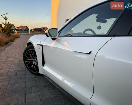 Белый Порше Тайкан, объемом двигателя 0 л и пробегом 100 тыс. км за 51800 $, фото 13 на Automoto.ua