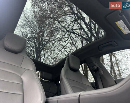 Белый Порше Тайкан, объемом двигателя 0 л и пробегом 52 тыс. км за 59900 $, фото 9 на Automoto.ua