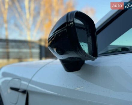 Белый Порше Тайкан, объемом двигателя 0 л и пробегом 42 тыс. км за 57900 $, фото 6 на Automoto.ua