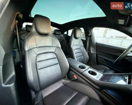 Белый Порше Тайкан, объемом двигателя 0 л и пробегом 100 тыс. км за 51800 $, фото 35 на Automoto.ua