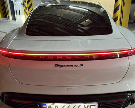 Белый Порше Тайкан, объемом двигателя 0 л и пробегом 79 тыс. км за 54500 $, фото 4 на Automoto.ua