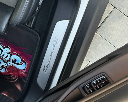 Белый Порше Тайкан, объемом двигателя 0 л и пробегом 100 тыс. км за 51800 $, фото 20 на Automoto.ua