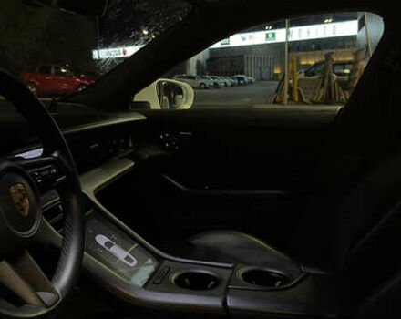 Білий Порше Тайкан, об'ємом двигуна 0 л та пробігом 99 тис. км за 70000 $, фото 8 на Automoto.ua