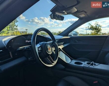 Белый Порше Тайкан, объемом двигателя 0 л и пробегом 77 тыс. км за 59000 $, фото 10 на Automoto.ua