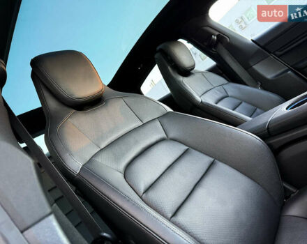 Белый Порше Тайкан, объемом двигателя 0 л и пробегом 100 тыс. км за 51800 $, фото 34 на Automoto.ua