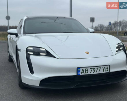 Белый Порше Тайкан, объемом двигателя 0 л и пробегом 52 тыс. км за 59900 $, фото 2 на Automoto.ua