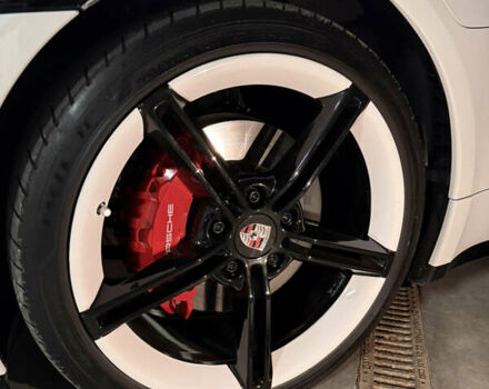 Белый Порше Тайкан, объемом двигателя 0 л и пробегом 79 тыс. км за 52700 $, фото 6 на Automoto.ua