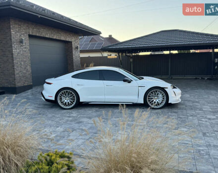 Белый Порше Тайкан, объемом двигателя 0 л и пробегом 42 тыс. км за 57900 $, фото 3 на Automoto.ua
