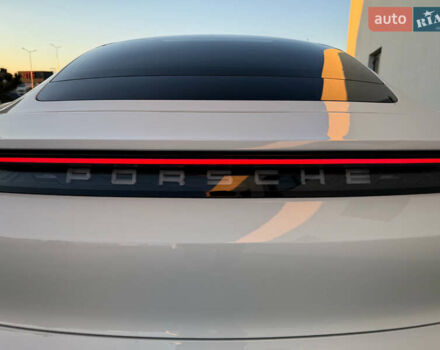 Белый Порше Тайкан, объемом двигателя 0 л и пробегом 100 тыс. км за 51800 $, фото 9 на Automoto.ua