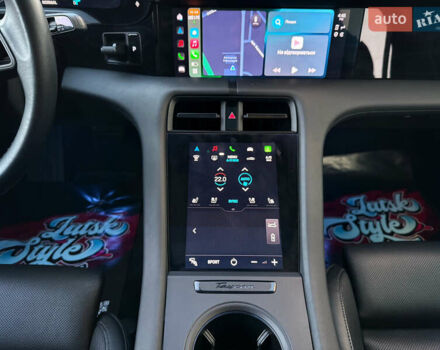 Белый Порше Тайкан, объемом двигателя 0 л и пробегом 100 тыс. км за 51800 $, фото 23 на Automoto.ua