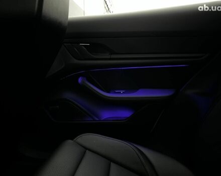 Белый Порше Тайкан, объемом двигателя 1 л и пробегом 21 тыс. км за 76990 $, фото 55 на Automoto.ua