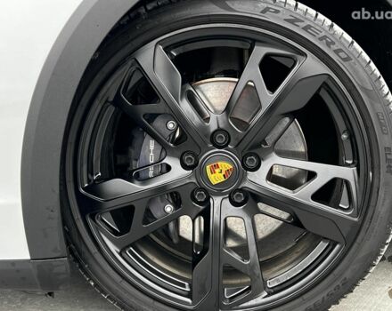 Белый Порше Тайкан, объемом двигателя 1 л и пробегом 21 тыс. км за 76990 $, фото 8 на Automoto.ua