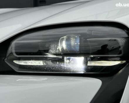 Белый Порше Тайкан, объемом двигателя 1 л и пробегом 21 тыс. км за 76990 $, фото 7 на Automoto.ua