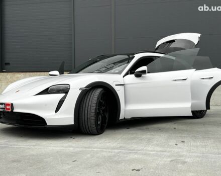 Белый Порше Тайкан, объемом двигателя 1 л и пробегом 21 тыс. км за 76990 $, фото 17 на Automoto.ua