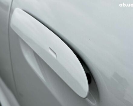 Белый Порше Тайкан, объемом двигателя 1 л и пробегом 21 тыс. км за 76990 $, фото 30 на Automoto.ua