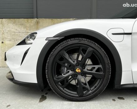 Белый Порше Тайкан, объемом двигателя 1 л и пробегом 21 тыс. км за 76990 $, фото 10 на Automoto.ua