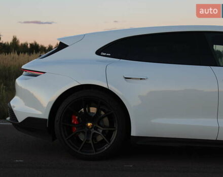 Белый Порше Тайкан, объемом двигателя 0 л и пробегом 29 тыс. км за 75800 $, фото 11 на Automoto.ua